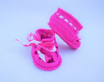 Crochet baby booties/ Crib shoes/ Pink baby shoes/ Baby gift