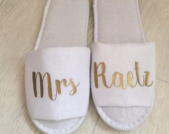 Personalised Wedding Slippers, Bride to be, White, spa slippers, hen party, bride, bridesmaid, maid of honour, open toe, personalized, towel