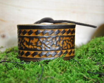 Small vegetable tanned leather bracelet