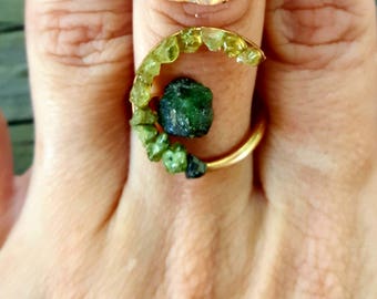 emerald ring / raw emerald ring / natural emerald ring / emerald and peridot ring / may birthstone / dainty emerald ring / rough emerald