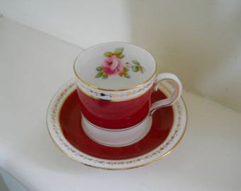 New Chelsea coffee can and saucer - deep pink with rose buds