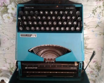 Vintage 1970 Smith-Corona Super G typewriter