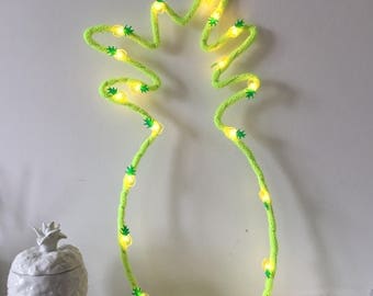 Veilleuse ananas en laine jaune fluo/ guirlande lumineuse
