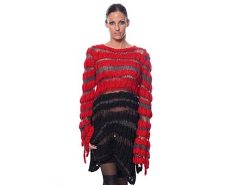 Asymmetric Jersey. Various colors and textures. Sleeve pocket cords terminated by right side. Side openings. Woven by q-bo27