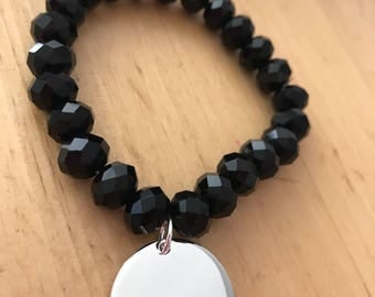 Bracelet perles à facettes avec médaille en argent, possibilité de graver.