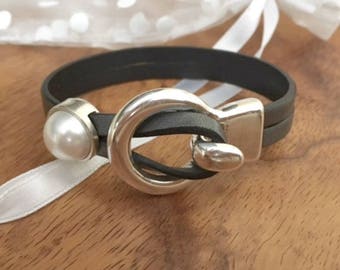 Leather bracelet | Leather and pearl | Women bracelet | Gray leather | Wrap bracelet | Uno do 50 style | Gift for her | Leather and silver