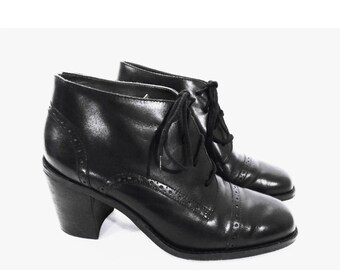 90's chunky heel ANKLE BOOTS // lace up booties // chunk heels // black leather // size 7.5 - 7 1/2