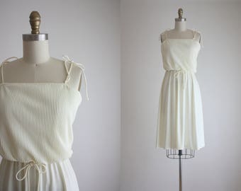 1970s cream pleat dress