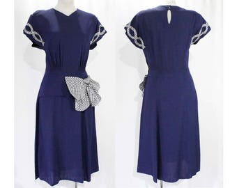 Size 10 1940s Dress - Midnight Blue Rayon Crepe Dress - WWII 40s Era 40's Rayon - Peplum & Gingham Bow - Short Sleeve - Bust 38 - 49265