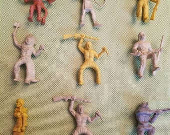 Vintage Lot of 9 Plastic Native American Indians and Frontiersmen Headdress Chief 1950s Toys Western