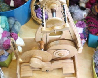 Spinolution Queen Bee Spinning Wheel