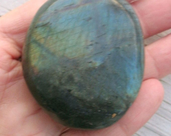 Labradorite Palm stone 86g/3+oz. - meditation, feng shui, chakra, Reiki, healing crystals, display specimen,for collectors, healers, shamen