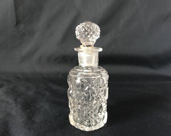 Beautiful Mid Century Glass Perfume Bottle ground glass stopper Mint Condition Vanity fragrance display collectible atomizer