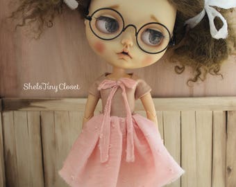 Shabby Chic Dress & Leg Warmers For Blythe - Handmade, tattered blythe dress, pink dress, dusky pink dress, sleeveless dress, Vintage style.