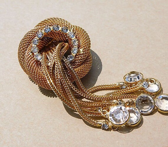 Gold Mesh Tassel Rhinestone Brooch / Mid Century Gold Mesh Brooch / Love Knot / 1960s Fashion Jewelry / Autumn Fall Wedding Bride Bridal