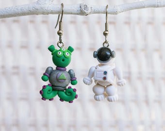 Halloween Clay Earrings, Alien Earrings, Alien Clay Earrings, Polymer Clay Alien Jewellery, Astronaut Clay Earrings, Polymer Clay Astronaut