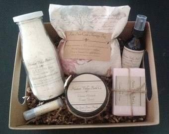 Deluxe Gift Basket