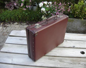 Valise en carton. Nice little suitcase. Vintage box. France