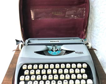 Vintage Royal Royalite Typewriter With Carrying Case | Retro Royalite Portable Typewriter | Mid Century Typewriter | Traveling Typewriter