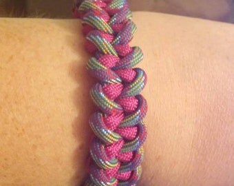 Shark jaw paracord bracelet