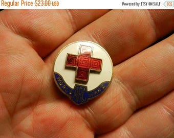 Summer Sale Vintage WW2 US American Red Cross Badge Pin