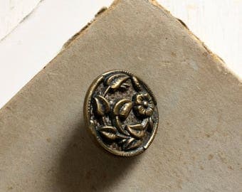 Antique metal picture button floral button