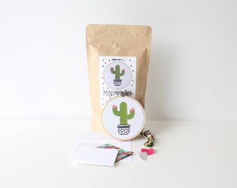 Cactus Mini Cross Stitch Kit 3.5" / 9 CM Hoop Cactus Crafts Embroidery Kit Cactus in a Pot Colourful Stitch Kit Succulent Decor Needlepoint