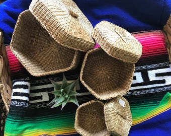 Set of 3 nesting straw baskets