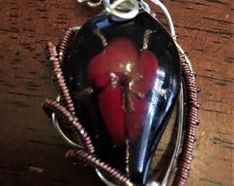 Wire wrapped glass pendant and necklace