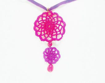 Textile necklace Fuchsia and purple.