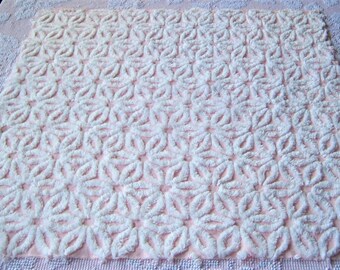 Vintage Chenille Bedspread Fabric White on Pink Hofmann Daisy 25" x 25"