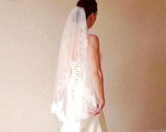 Lace wedding veil Ivory lace veil fingertip lace veil