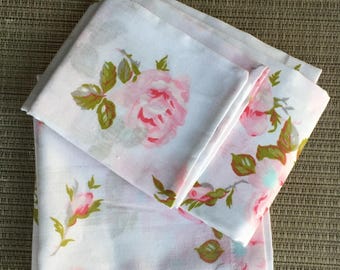 Set of 2 Vintage Pillowcases - Bedding, Cottage Charm