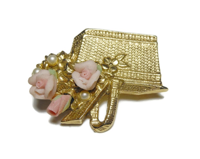 1928 picnic basket brooch, pink ceramic roses, gold textured basket, faux pearl flower centers, floral pin, great detail small basket pin