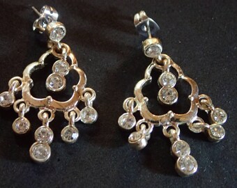 Silver tone Dangle Drop Earrings T24
