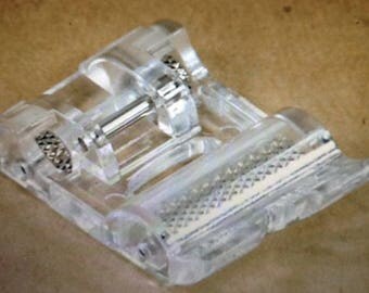 PRESSER FOOT HAS ROLL FOR MACHINE SEWING FAMILY SEWING