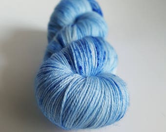 Skein of Merino - Nylon hand - dyed Fingering / Sock - color Aquaman
