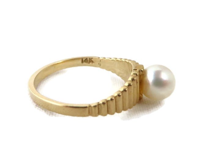 14K Gold Pearl Ring - Vintage Solitaire Pearl Ridged Gold Band Ring, Genuine Pearl Ring, Gift Idea, Size 6.5