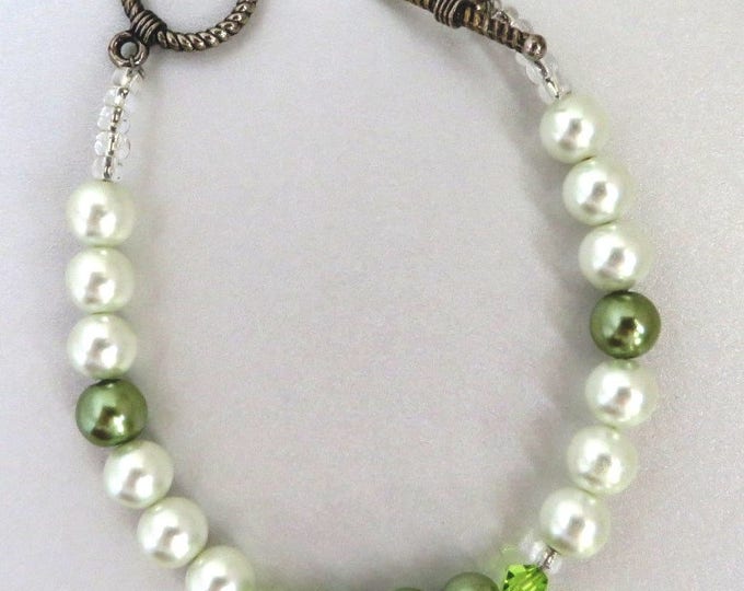 Vintage Bracelet - Green & White Faux Pearl Bracelet, Pearl and Beads Toggle Bracelet