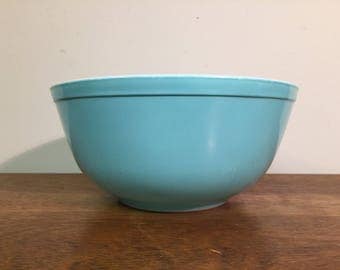 Pyrex Turquoise Mixing Bowl #403, 2.5 qt.