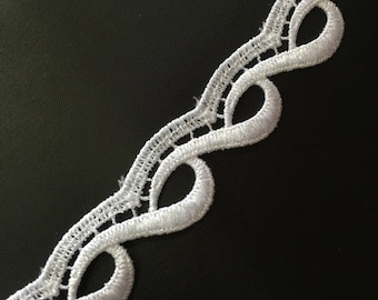10 M Ruban embroidery lace with scalloped collar white H 2 lot 44 cm