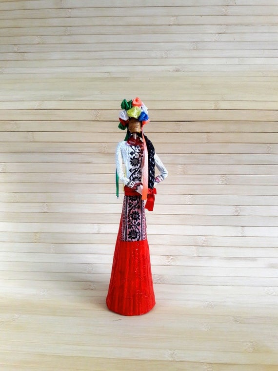 Ukrainian woman statue Ukrainian Art Ukrainian traditions gift