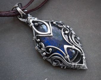 Blue labradorite wire wrapped pendant // Sterling silver pendant with blue labradorite // Silver wire wrap necklace // Wire wrapped stone