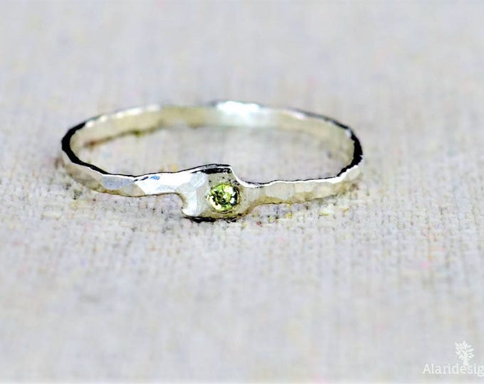 Freeform Peridot Ring, Pure Silver, Stackable Rings, Mother's Ring, Peridot Mothers Ring, Peridot Birthstone Ring, Peridot Ring, Mother