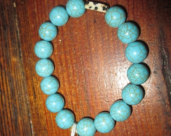 Turquoise beaded bracelet with spotted accent bead
