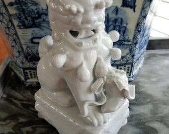 Blanc de Chine foo dog // fu dog // foo lion // fu lion // fu on pedestal // chinoiserie // Asian // Chinese // shelf decor // bookend