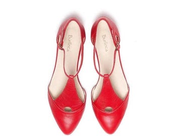 SALE Red sandals, flat sandals, cofortable sandals, women sandals, leather sandals by Burlinca on etsy. Eiffel model