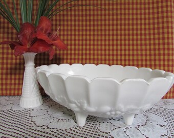 Milk Glass Fruit Bowl Wedding VINTAGE Verre De Lait Oval Fruit En Relief VTG Indiana Garland Weddind Decor Mid-Century Cottage Chic