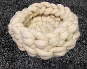 Chunky Cat Bed, Chunky Knit Pet bed, Pet cave, Pet Bedding, Merino Wool Cat bed, arm knit, knit house, Cat cave, Pet house, by woolexperts