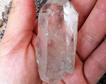 2 1/2 inch rutilated quartz point//quartz point//57.3 grams//rutilated